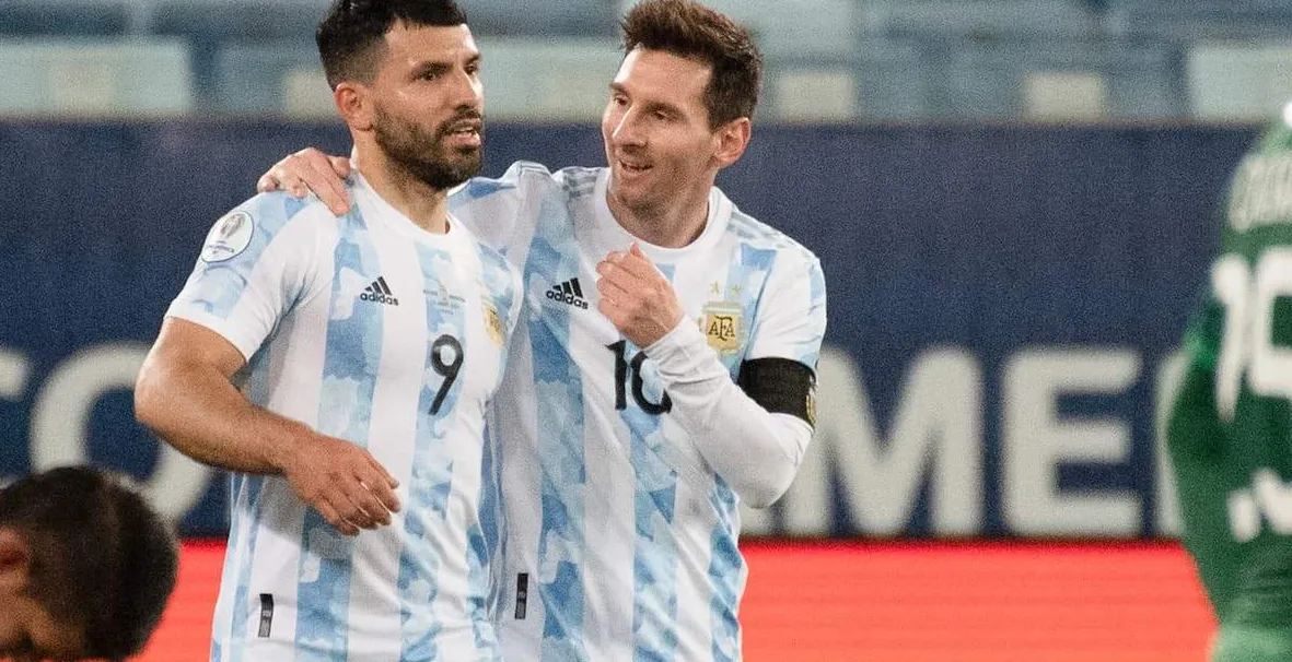  Ao lado de Aguero, Messi barbarizou a defesa boliviana na goleada que encerrou a primeira fase 