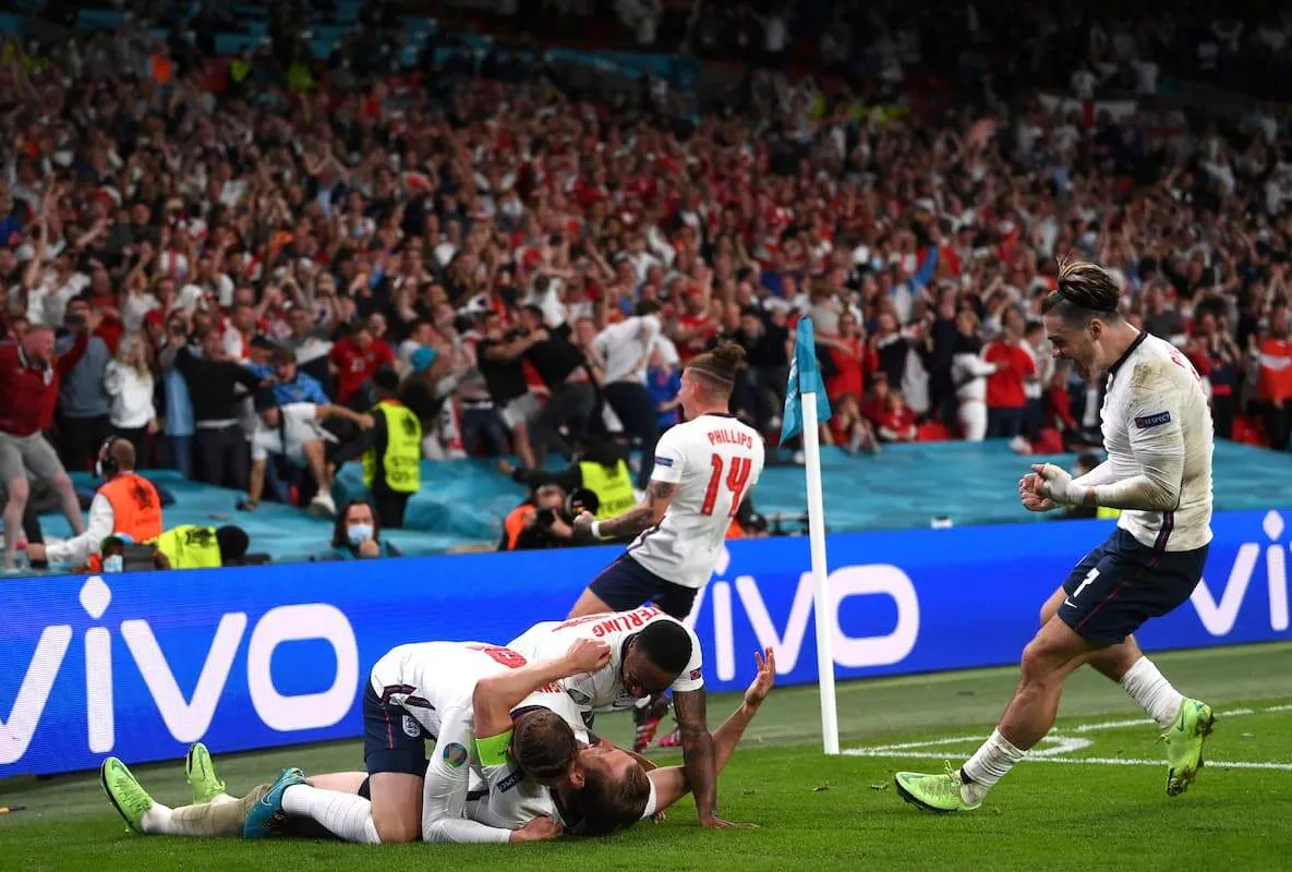  Inglaterra foi empurrada pela torcida e derrotou a Dinamarca na semifinal da Eurocopa 