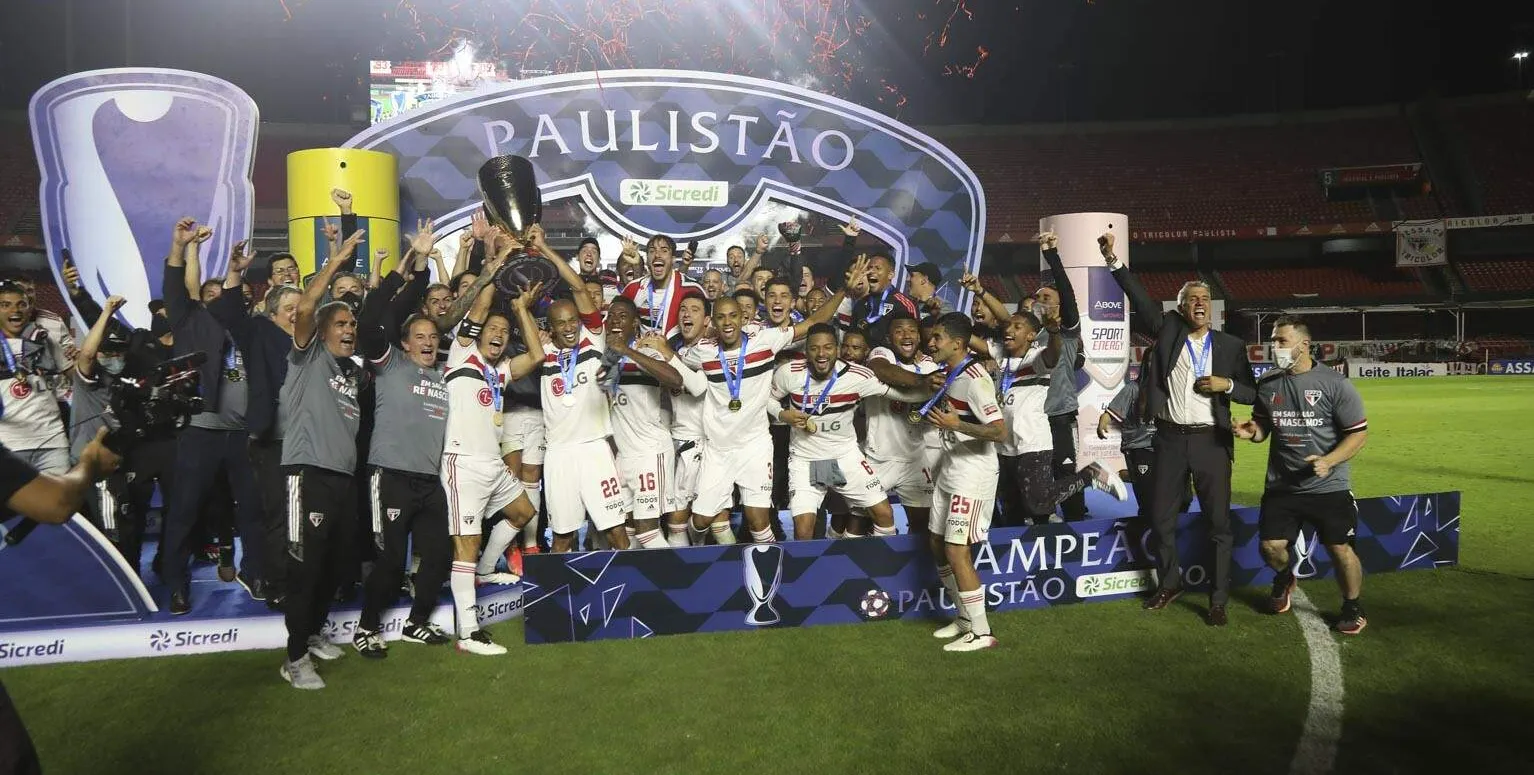  São Paulo se sagrou campeão após vitória por 2 a 0 contra o Palmeiras 