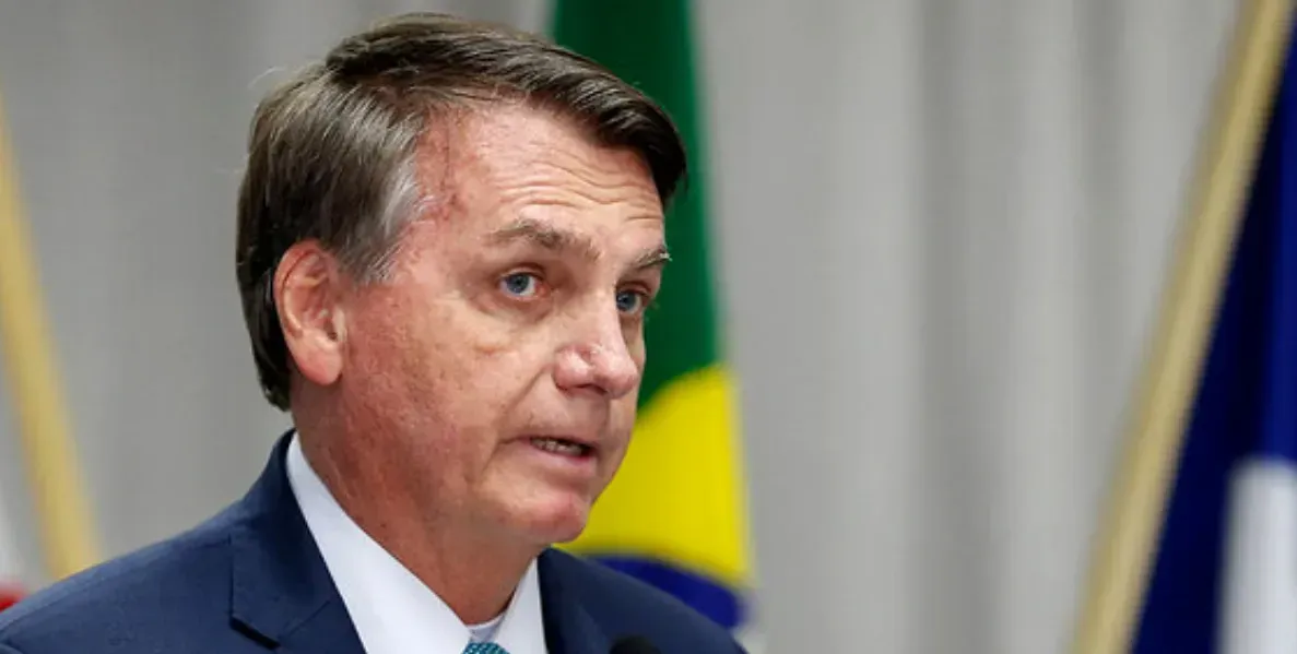   Bolsonaro apresenta projeto que pode facilitar a desinformação  
