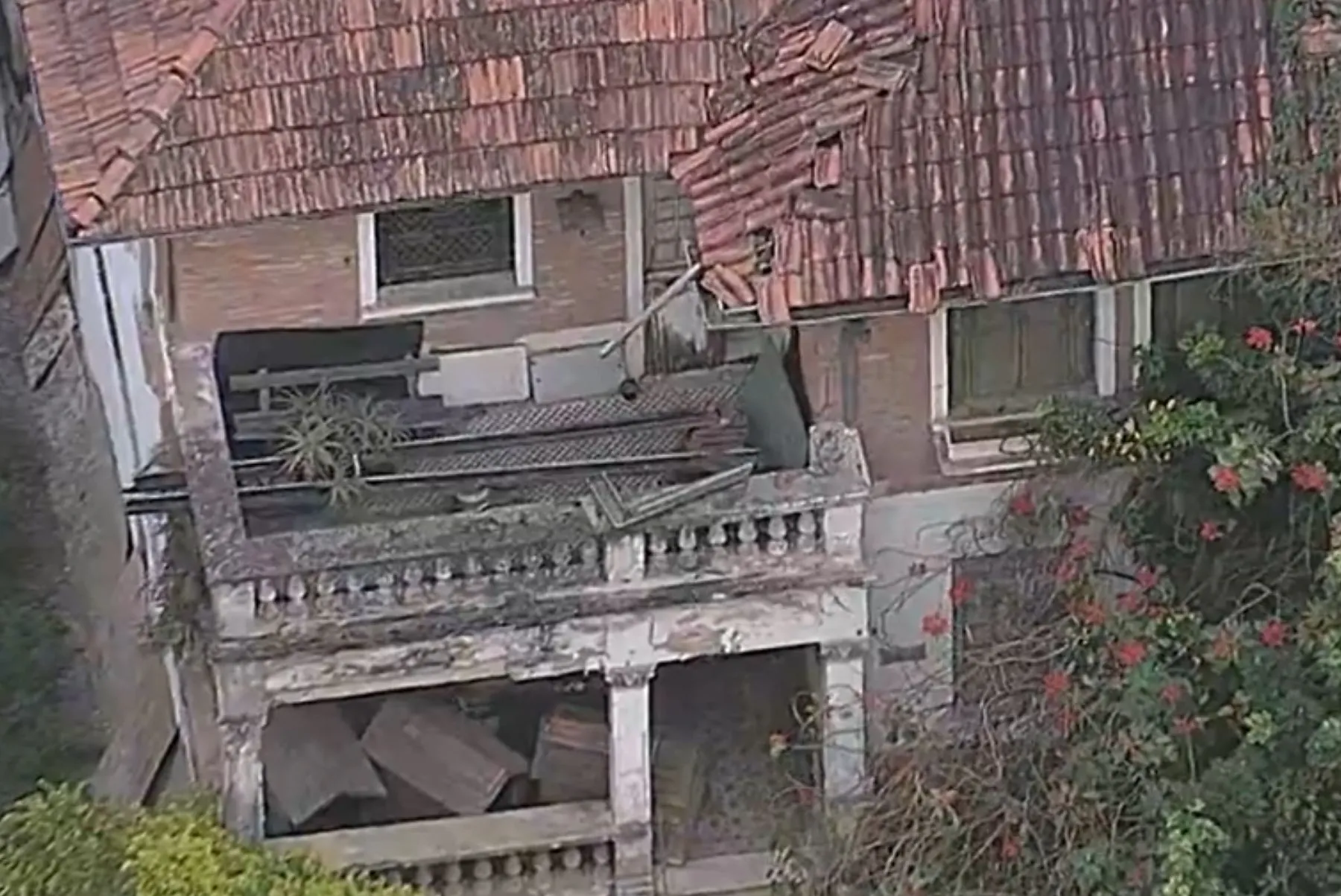 Mulher vivia em uma casa aparentemente abandonada em São Paulo
