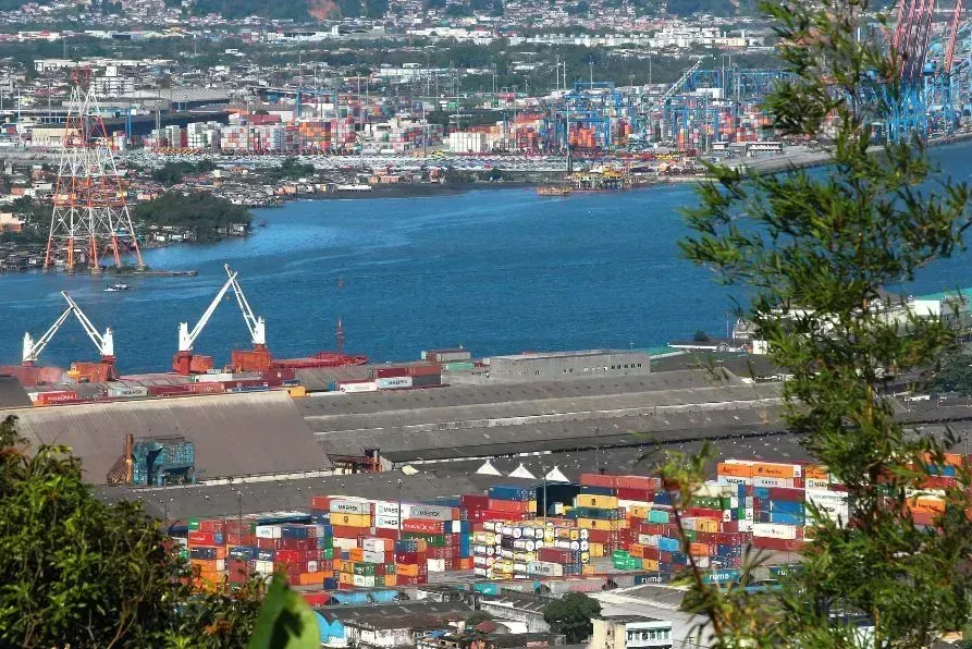 Infraestrutura em que o setor portuário está inserido depende de planejamentos e execuções com longo prazo.
