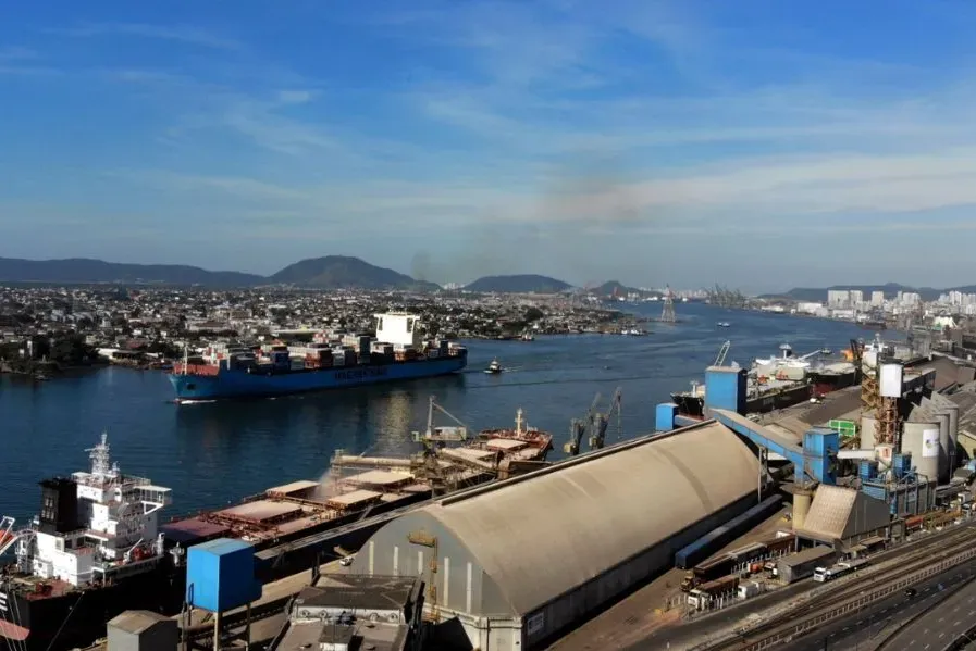Um novo debate chegou ao Porto de Santos a partir da assunção do novo governo: a possibilidade de se implantar um modelo condominial para a gestão dos serviços de infraestrutura de interesse comum dos usuários do porto