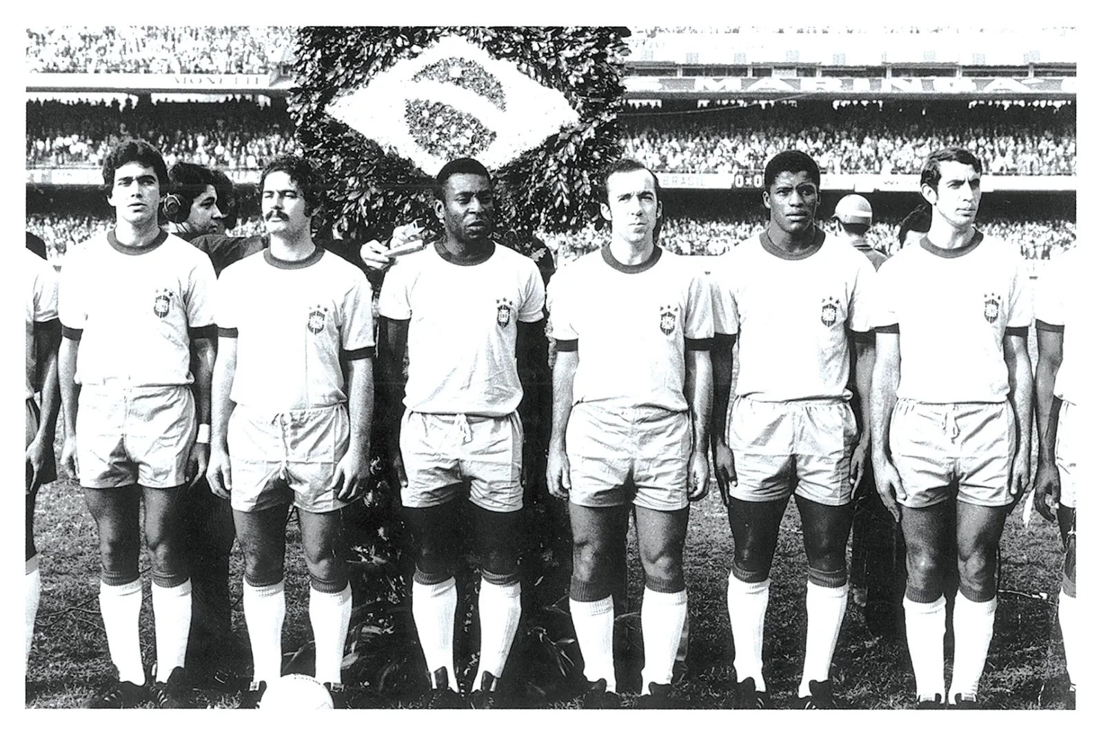 Clodoaldo, Rivellino, Pelé, Tostão, Zé Maria e Wilson Piazza aparecem juntos em jogo da seleção brasileira no início de 1970, no Morumbi: meses mais tarde, o grupo conquistaria o tricampeonato mundial no México