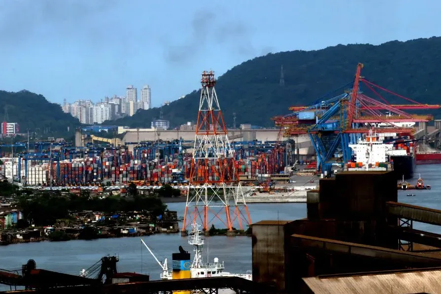 Setor portuário depende de grandes investimentos em infraestrutura para garantir competitividade