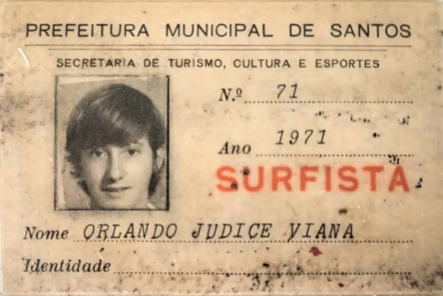 Orlando Judice Viana é identificado como surfista pela Prefeitura de Santos em 1971