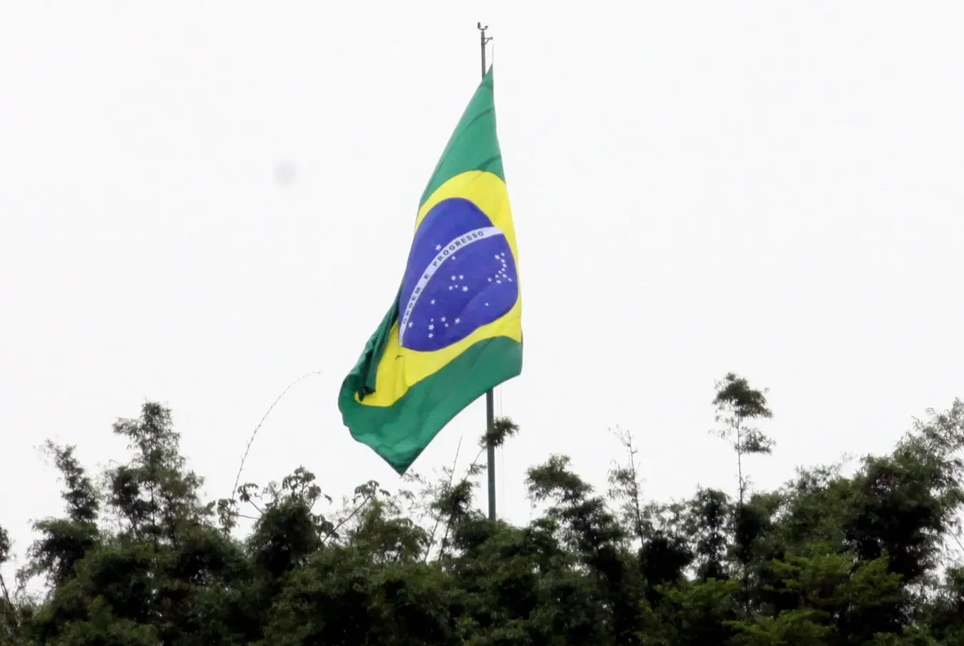 O próximo presidente do Brasil, quem quer que seja o escolhido, precisa ser alguém com um olhar além do cercado da sua casa.