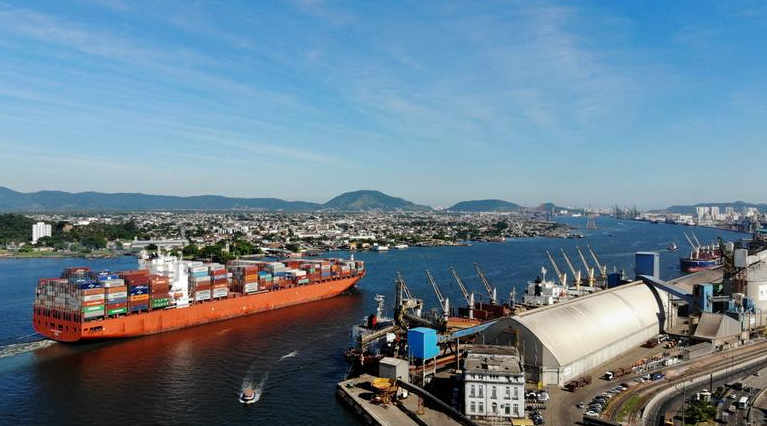 Atualmente, o setor portuário gera mais de 120 mil empregos diretos e indiretos