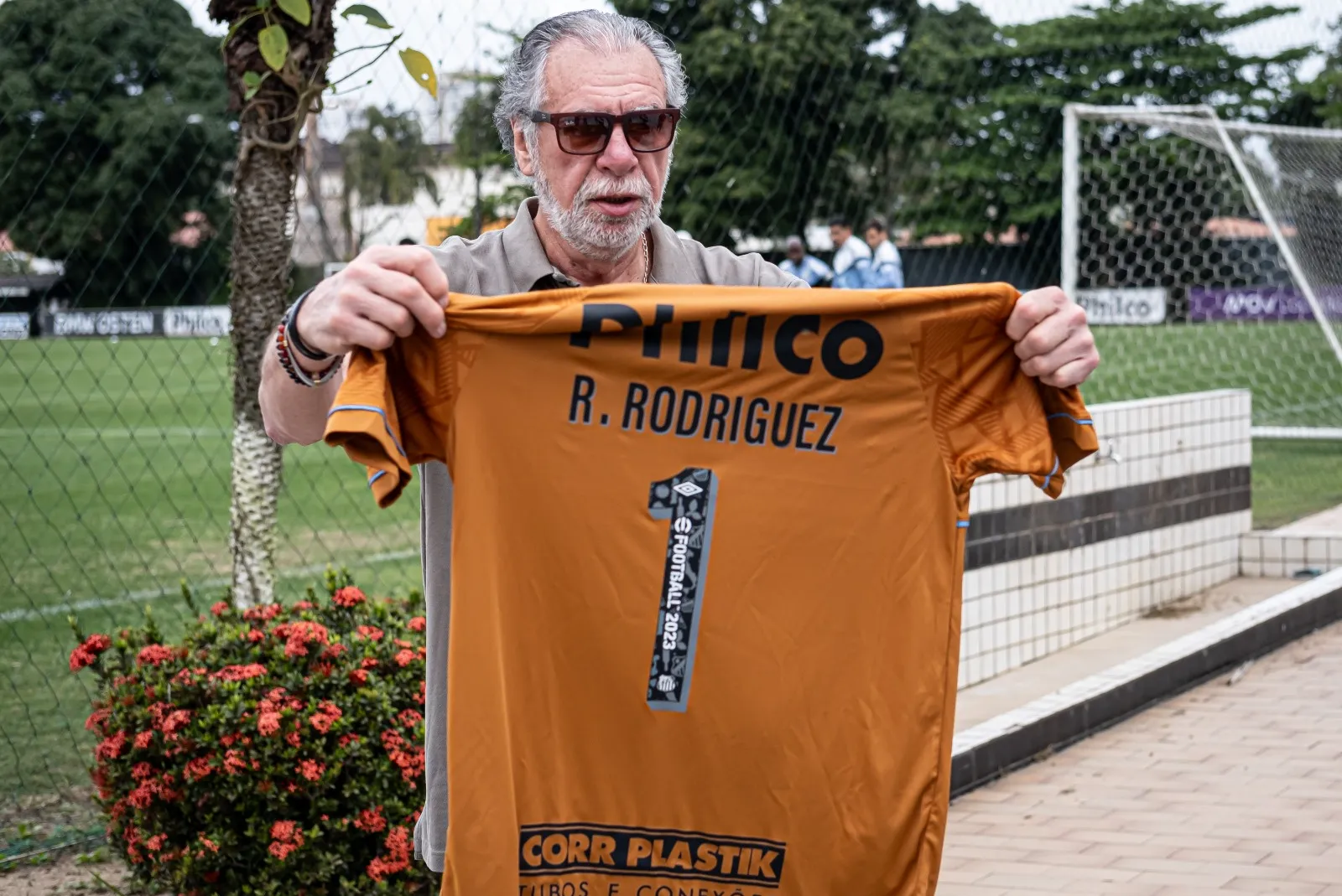 Ex-goleiro uruguaio marcou época no Santos e foi campeão paulista em 1984