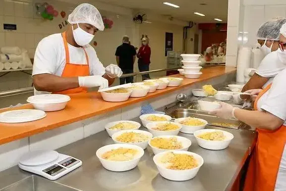 Restaurantes Bom Prato do Dique da Vila Gilda e do Morro São Bento são mantidos com ajuda de instituição
