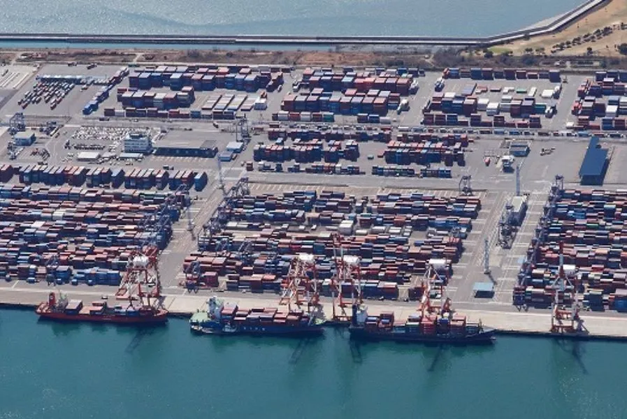 A recente onda de ataques cibernéticos que atingiu o Porto de Nagoya, no Japão, forçou o fechamento do maior complexo portuário do país asiático e interrompeu operações vitais