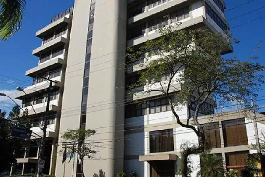 Escritório Consular de Portugal, em Santos, fica localizado na Avenida Ana Costa, nº 25, na Vila Mathias