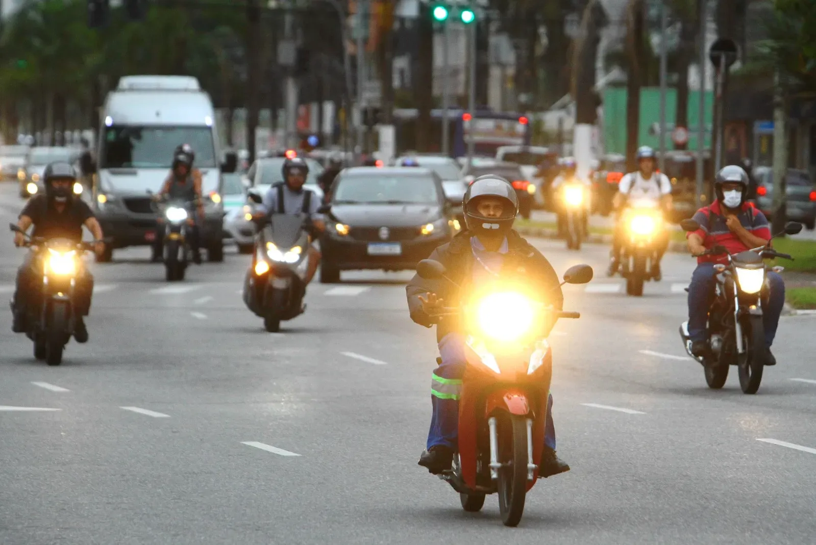 Situação de motoboys e motociclistas é citado por leitor