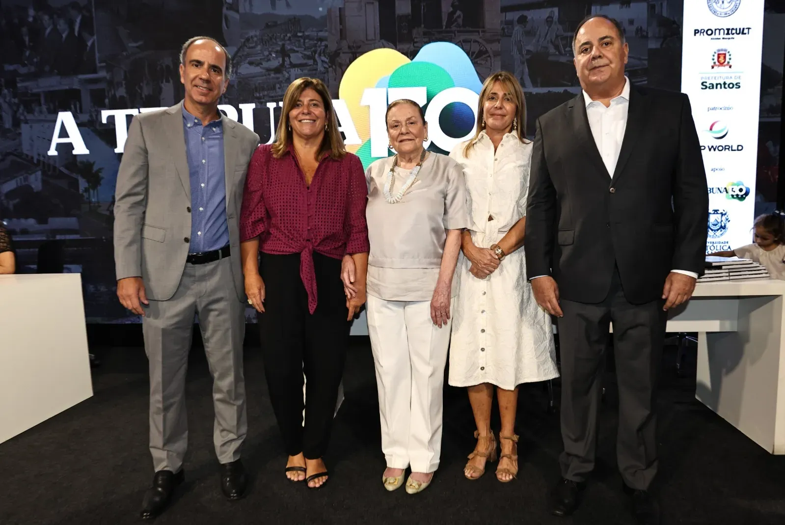 Família Santini, com Regina Clemente Santini, presidente do Conselho Administrativo do Grupo Tribuna, ao centro