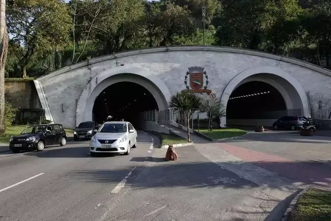 O túnel Rubens Ferreira Martins é citado por leitor