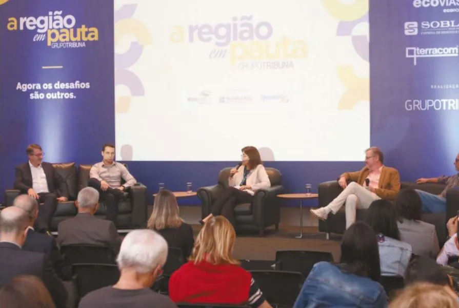 Evento teve dois painéis mediados pela jornalista Arminda Augusto, gerente de Projetos e Relações Institucionais do Grupo Tribuna