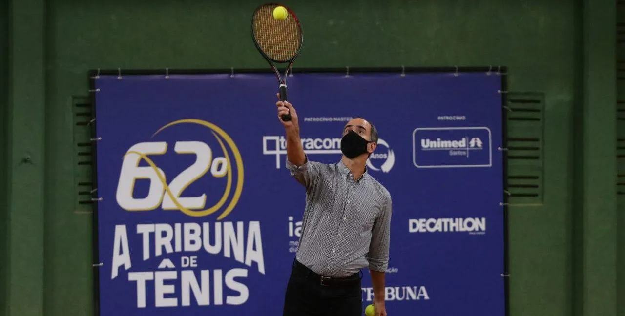  Diretor-presidente de A Tribuna, Marcos Clemente Santini deu o saque inicial do torneio 