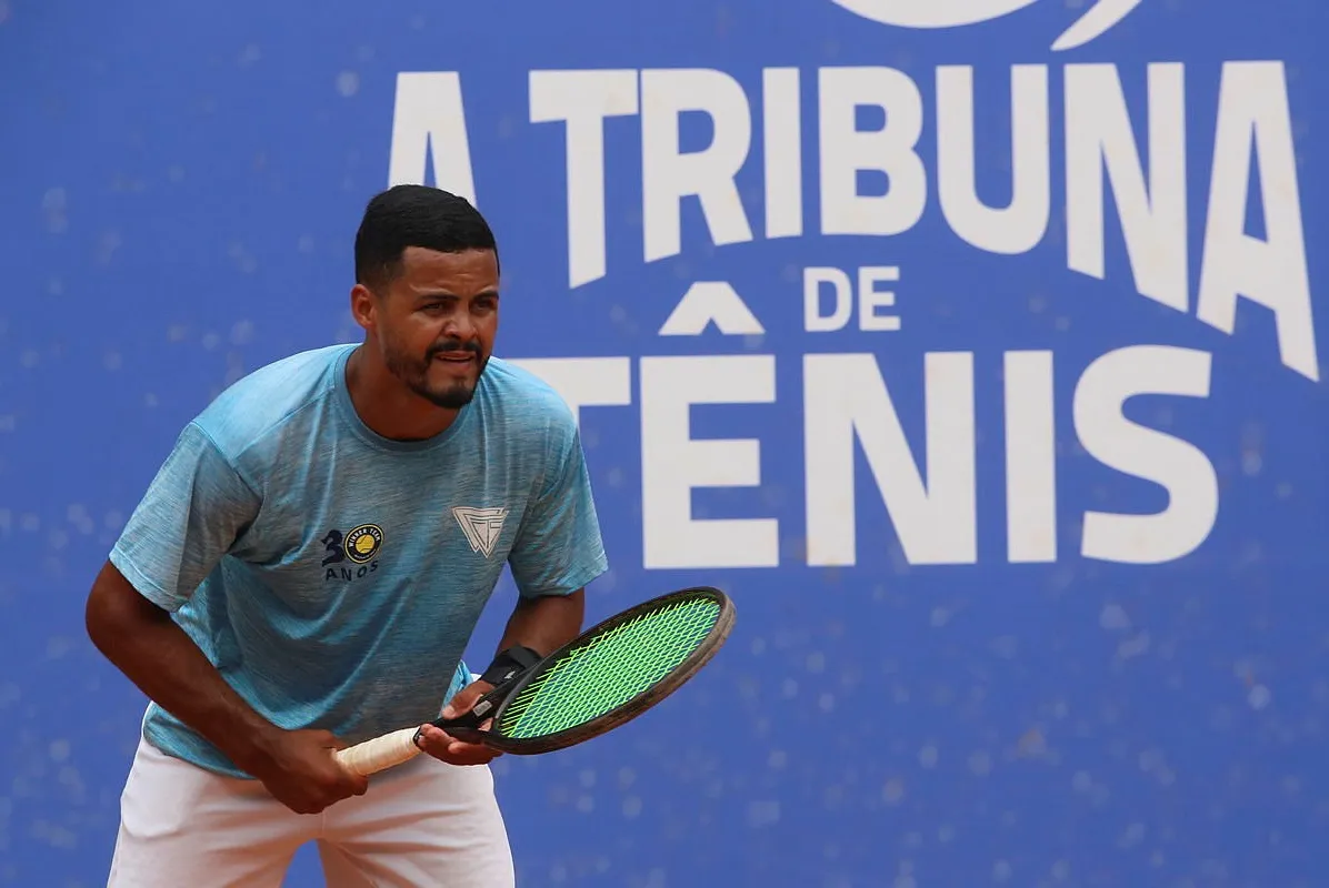 Raí Araújo estreia com vitória no Torneio A Tribuna de Tênis
