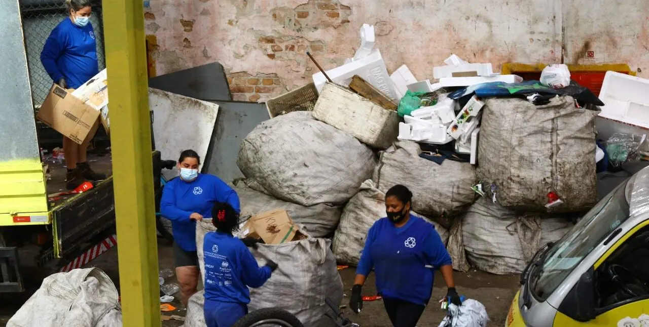  Especialistas explicam importância do descarte correto do lixo e reciclagem 