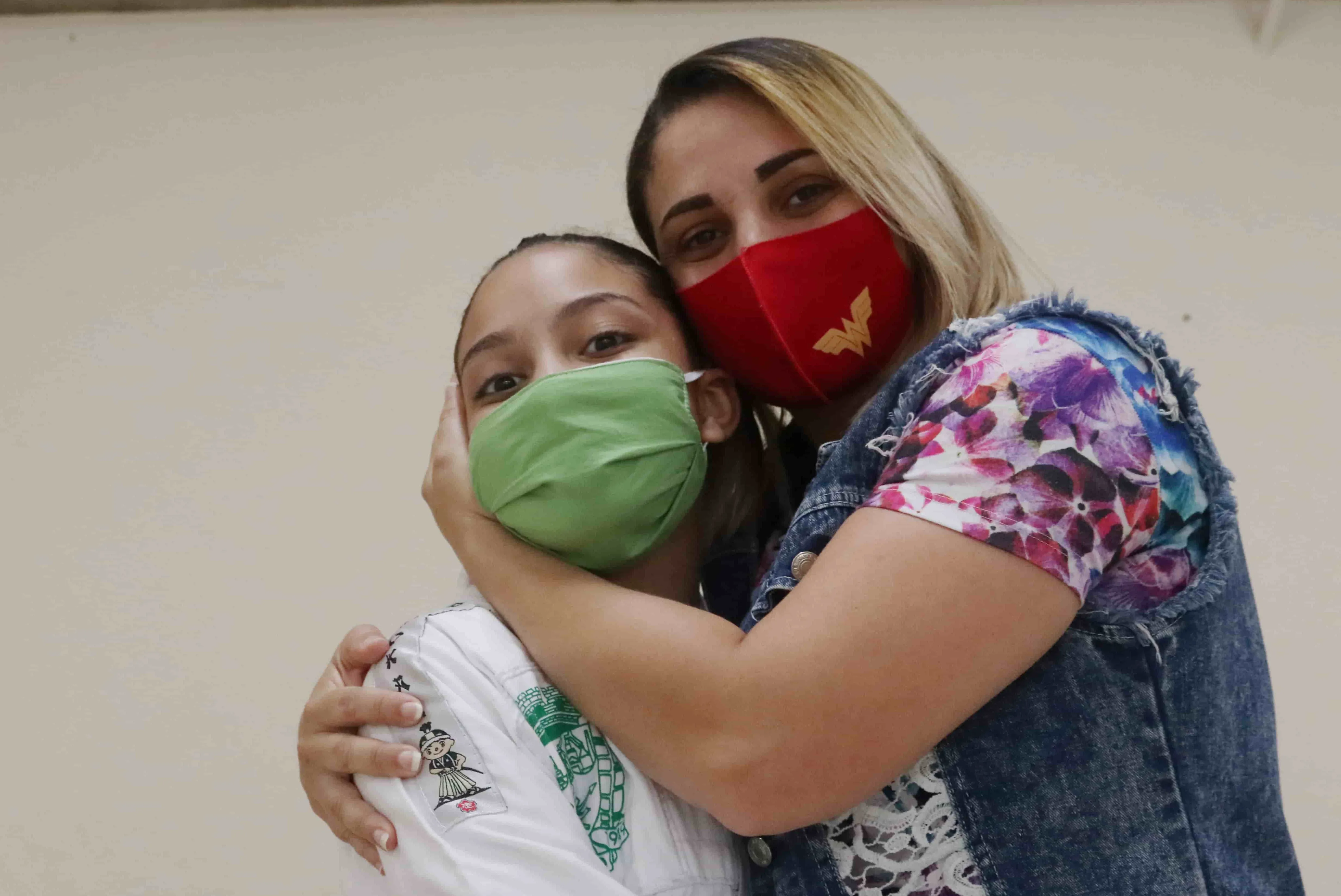 Maria Eduarda, 13 anos: ela se expandiu com caratê, diz a mãe, Sara