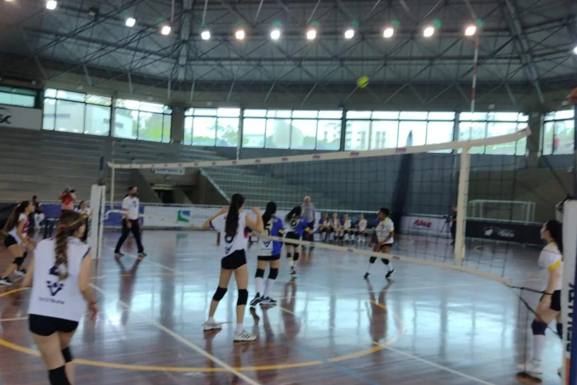 Time de Praia Grande ficou com o bronze na Copa TV Tribuna de Voleibol Escolar