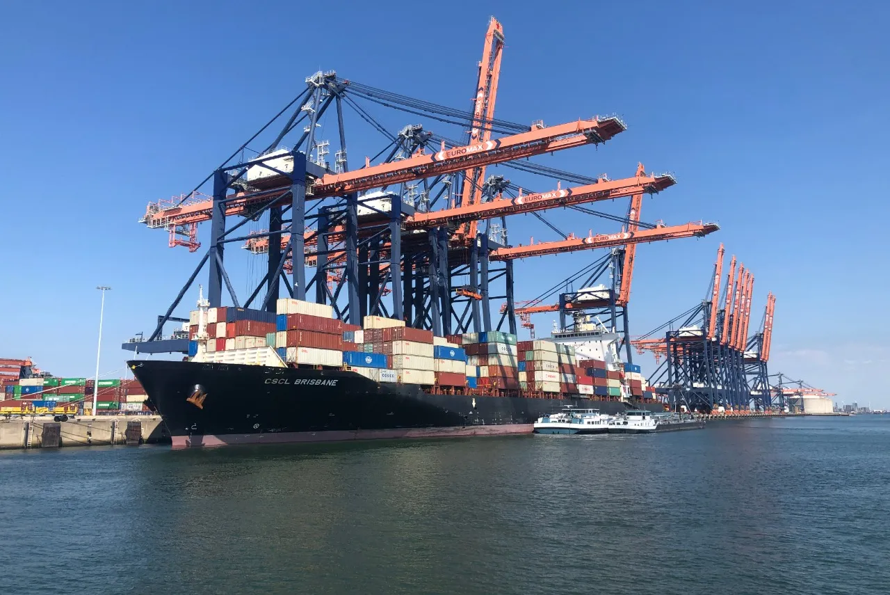 Com mão de obra preparada, Porto de Roterdã está consolidado como um dos principais complexos existentes da Europa e é referência global