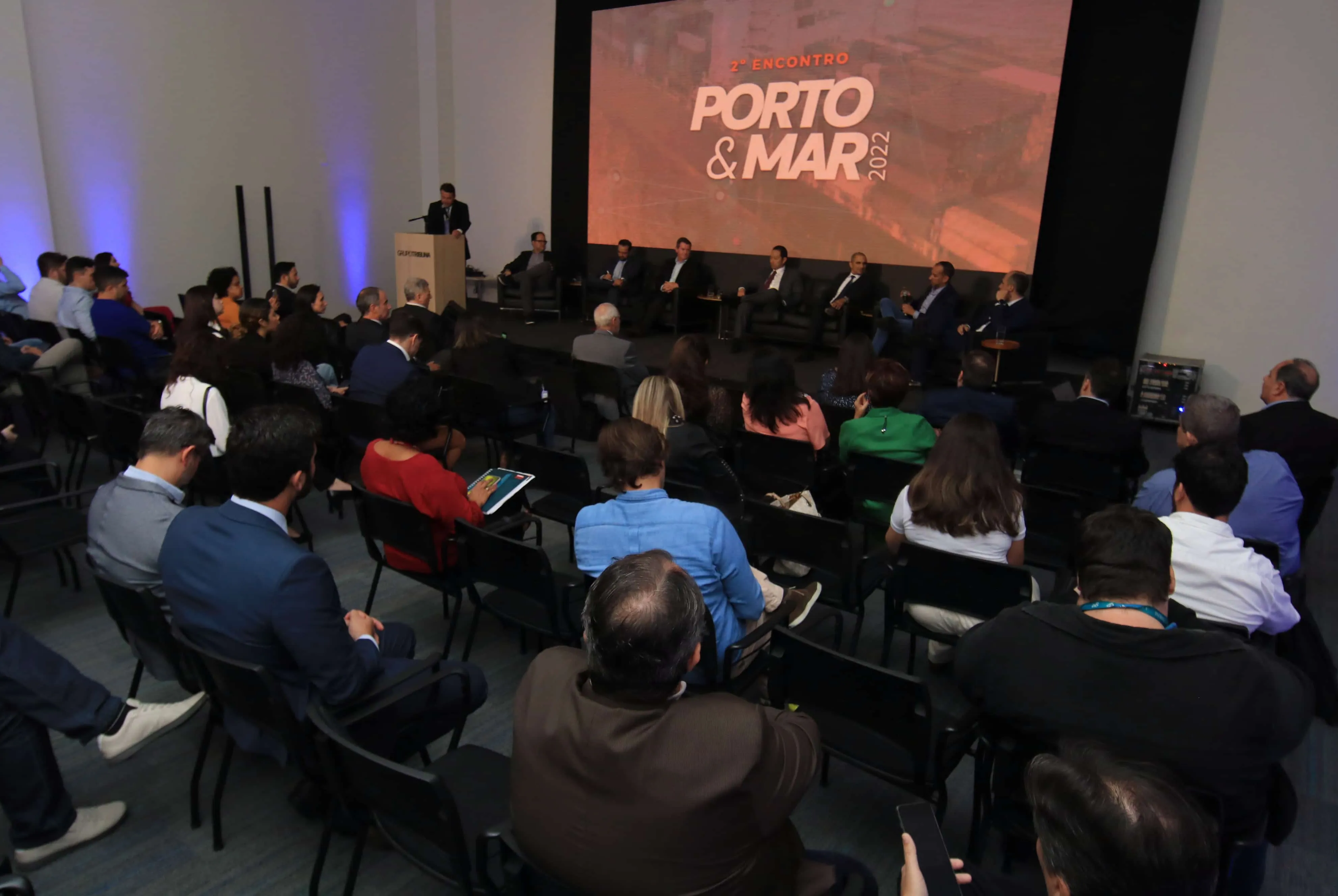 Segunda edição do Encontro Porto & Mar 2022 aconteceu, ontem à tarde, no auditório do Grupo Tribuna, em Santos, com palestras e um painel