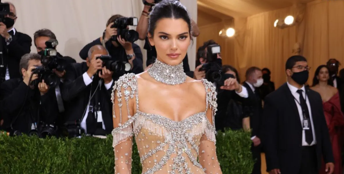  Kendall Jenner usou look transparente e chamou atenção no Met Gala 2021 