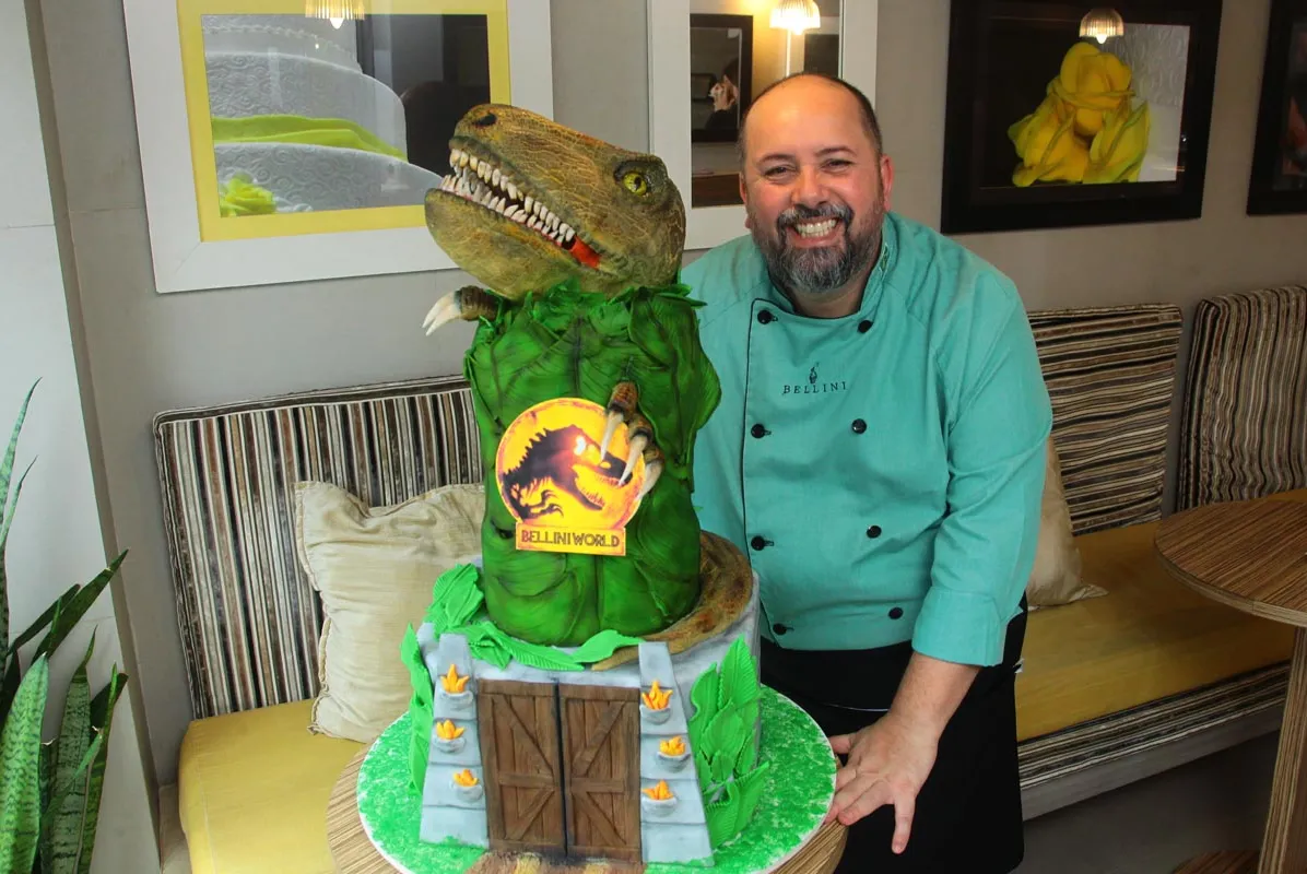 Autodidata, Marcelo Bellini se destacou com bolos como o inspirado  na animação Frozen. A nova criação tem a temática de Jurassic World