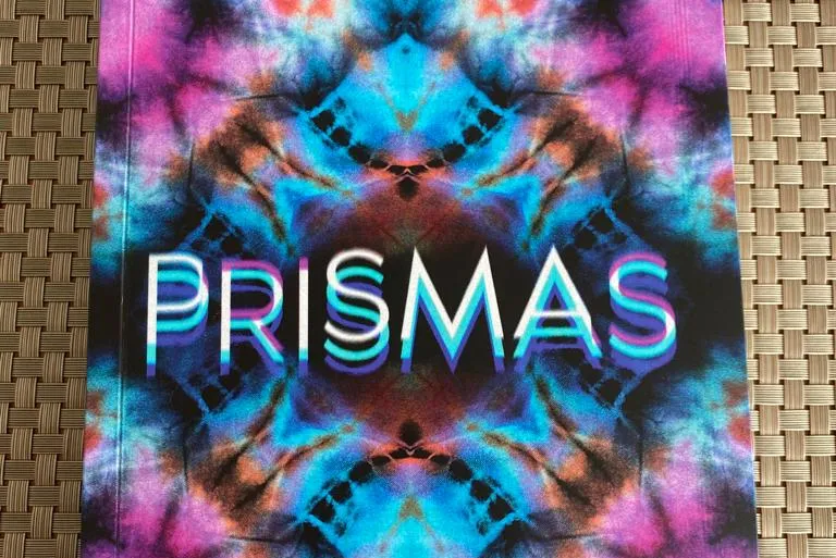 O livro Prismas será lançado na noite desta segunda (23), em Santos