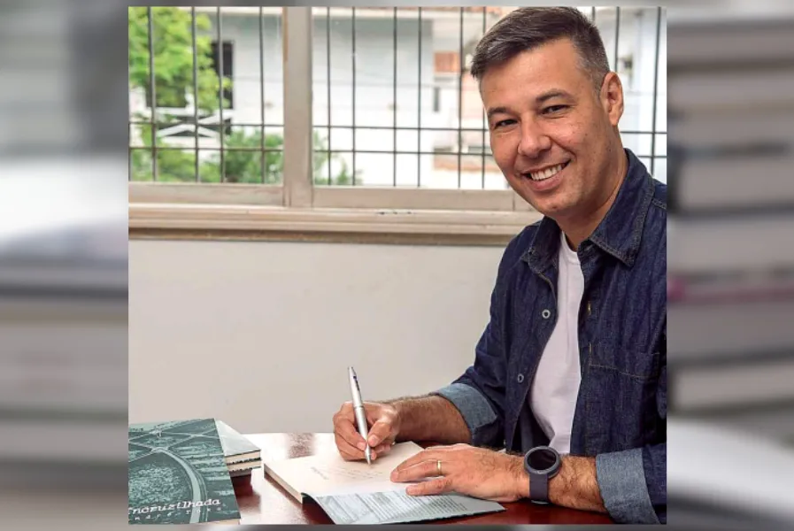 Autor fará o lançamento com sessão de autógrafos no próximo sábado no Boqueirão, em Santos