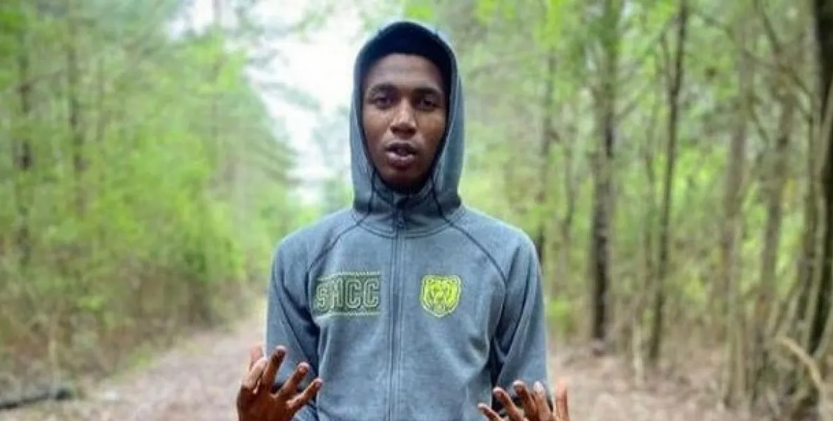   Rapper Michael Brock, de 19 anos, foi assassinado a tiros de fuzil  