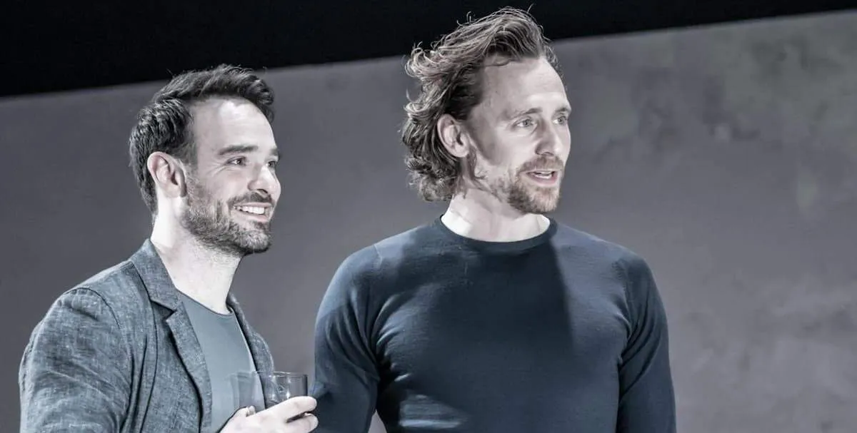  Tom Hiddleston concorre ao Tony com Betrayal, peça que marca sua estreia na Broadway 