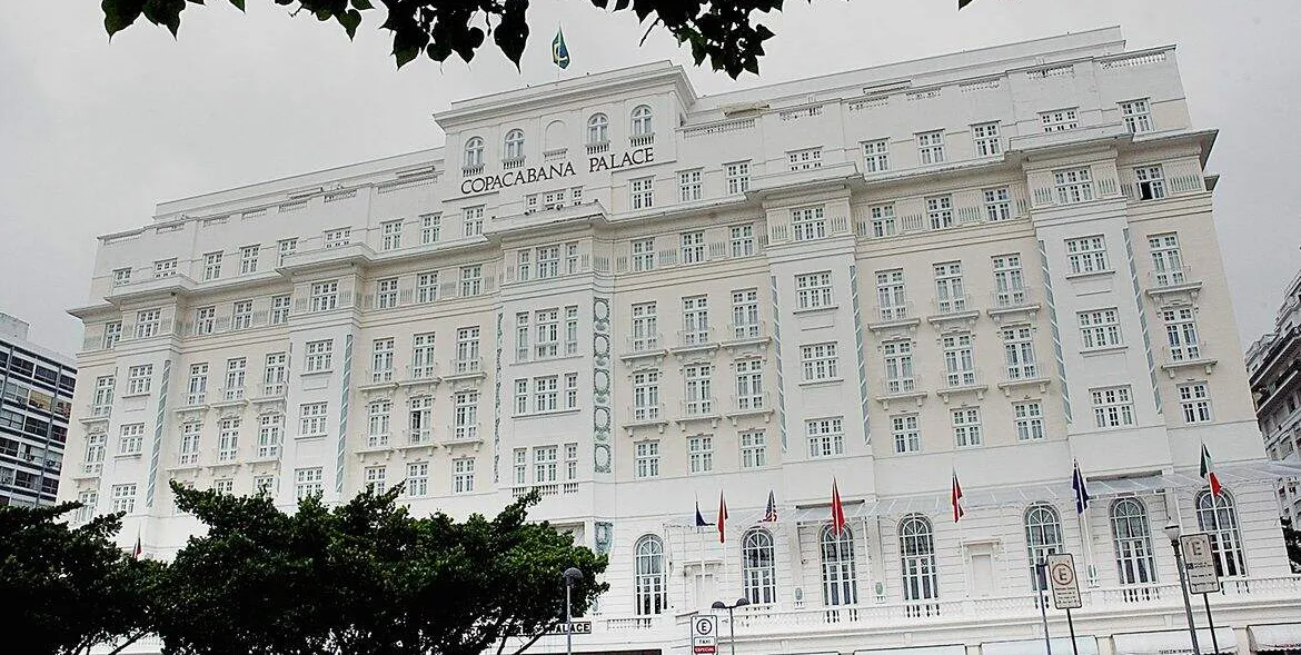   Copacabana Palace, no Rio de Janeiro, foi multado em R$ 15 mil por festa com aglomerações  