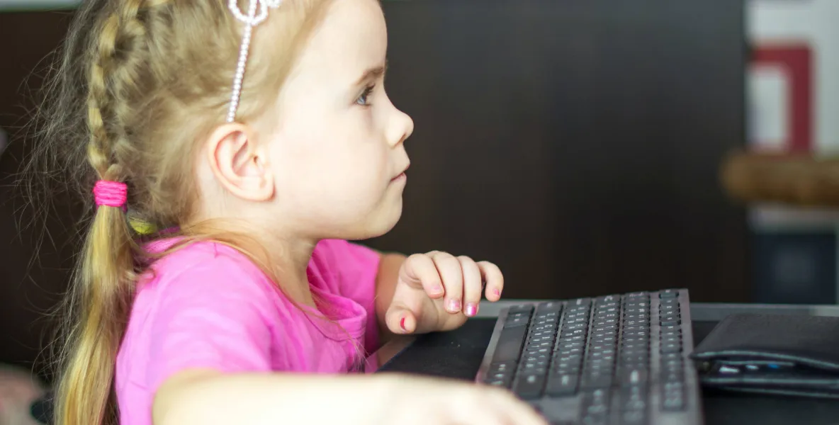   Pais e filhos poderão acessar o ebook pelas redes sociais   