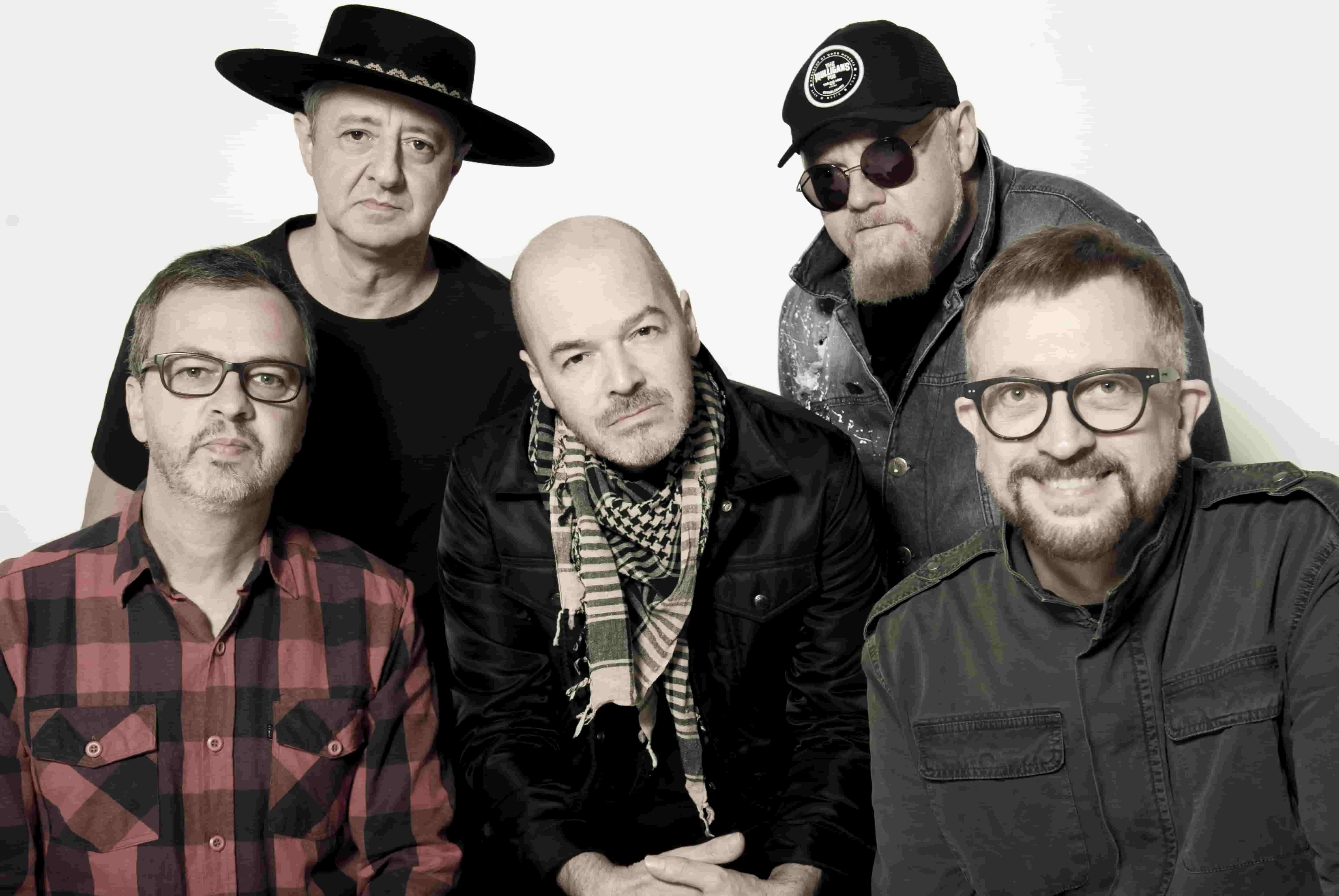 A banda Nenhum de Nós apresenta sucessos de quase 40 anos de carreira no Sesc Santos