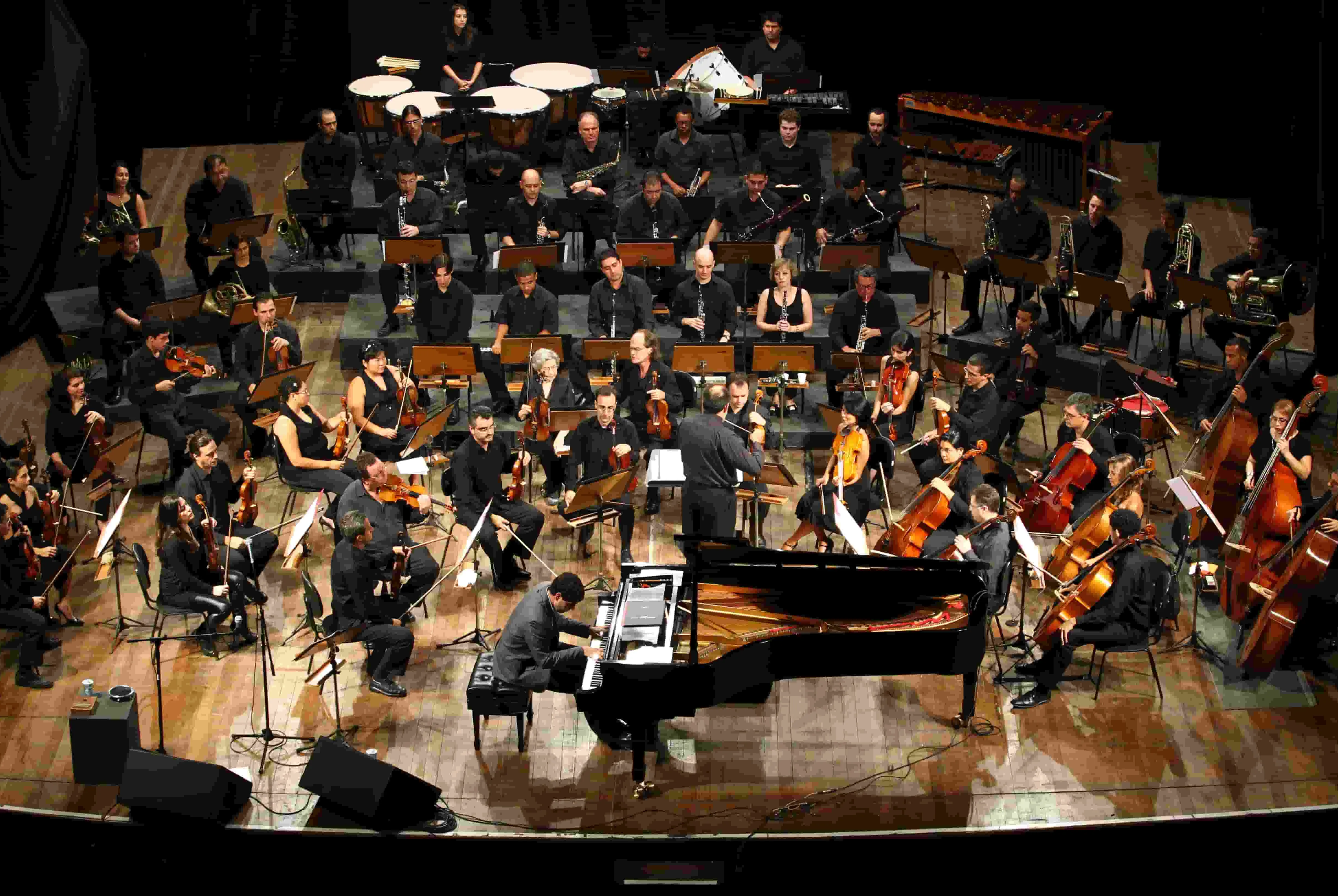 A Orquestra santista apresenta no Teatro Municipal Braz Cubas Uma Viagem ao Leste Europeu