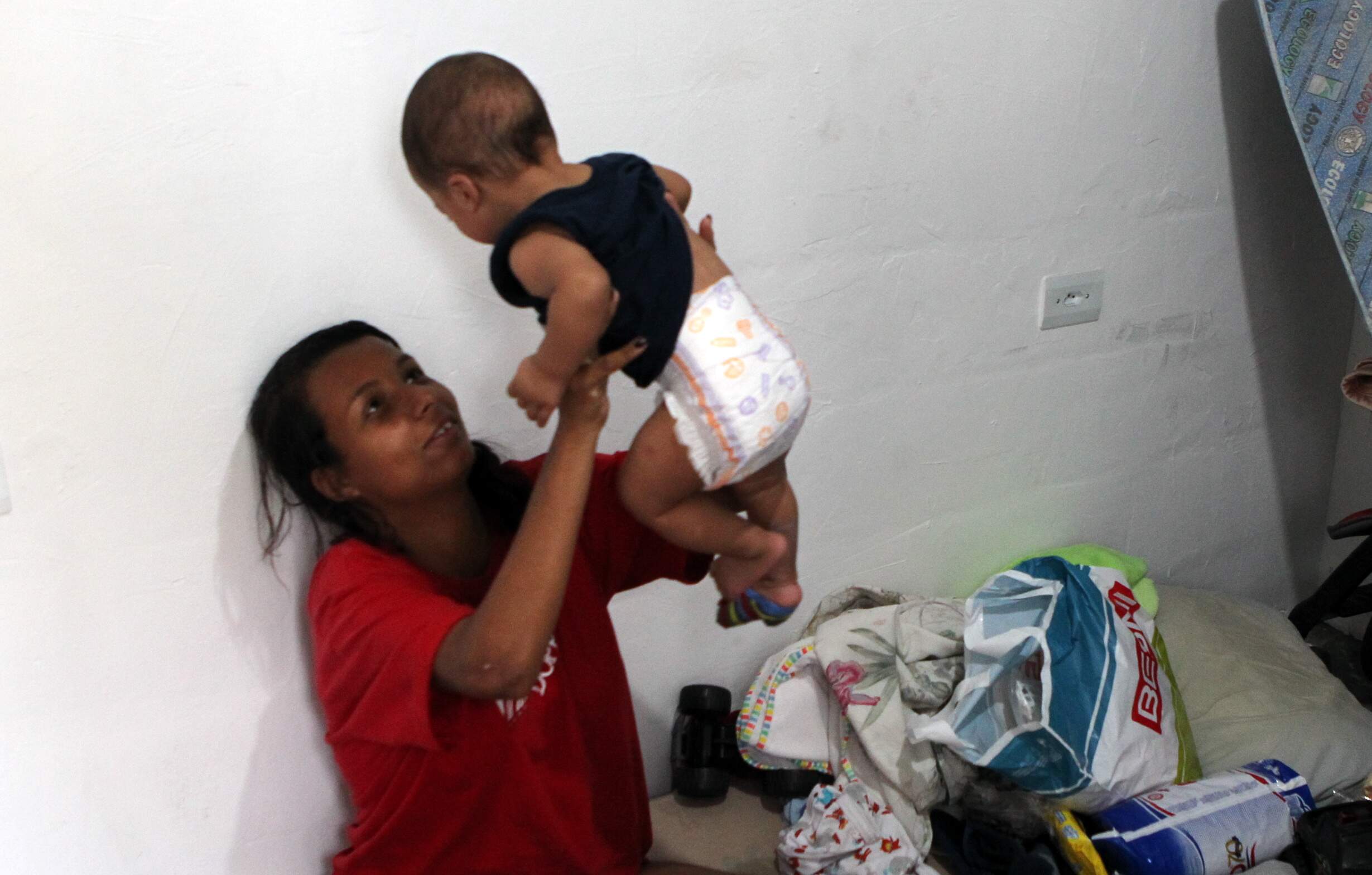Karen Rafael segue morando em quarto dentro do estacionamento, em Santos