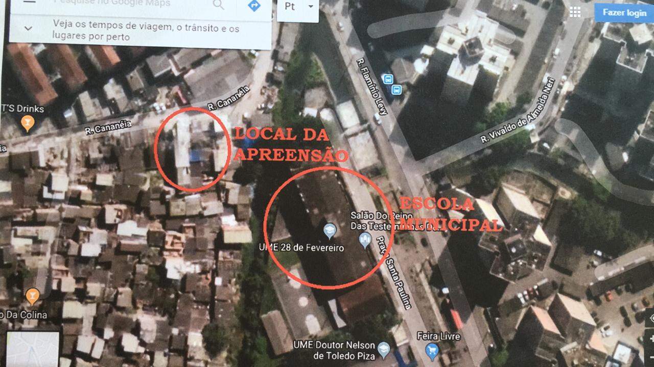 Mapa indica que local onde droga foi apreendida e distância para escola municipal