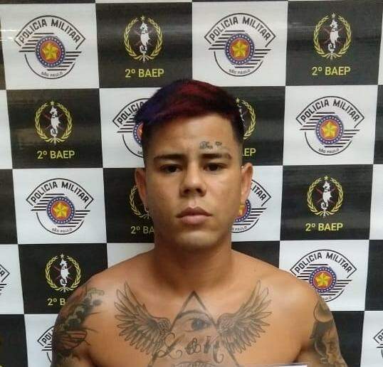 MC Lon foi preso em flagrante por posse ilegal de arma de fogo e munição em Praia Grande