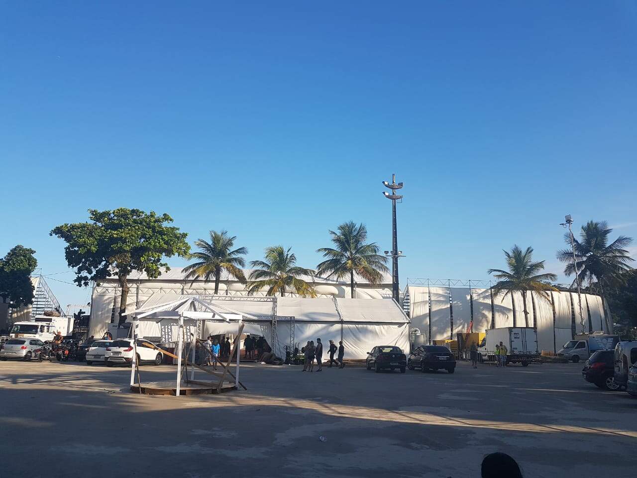 Arena montada na Praia do Gonzaguinha já está pronta para o espetáculo