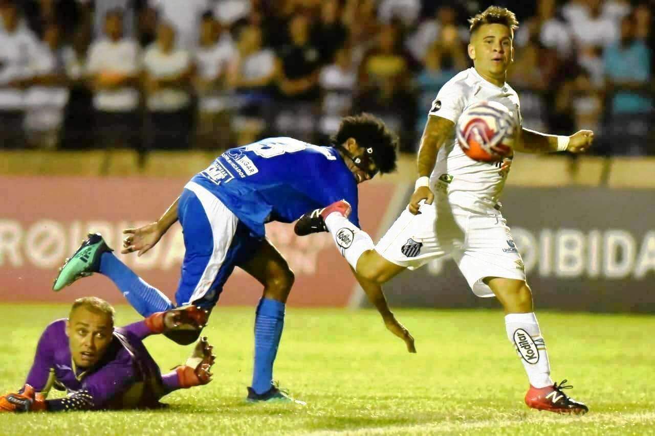 Em sua estreia com a camisa do Santos, Soteldo marcou um belo no 2º tempo