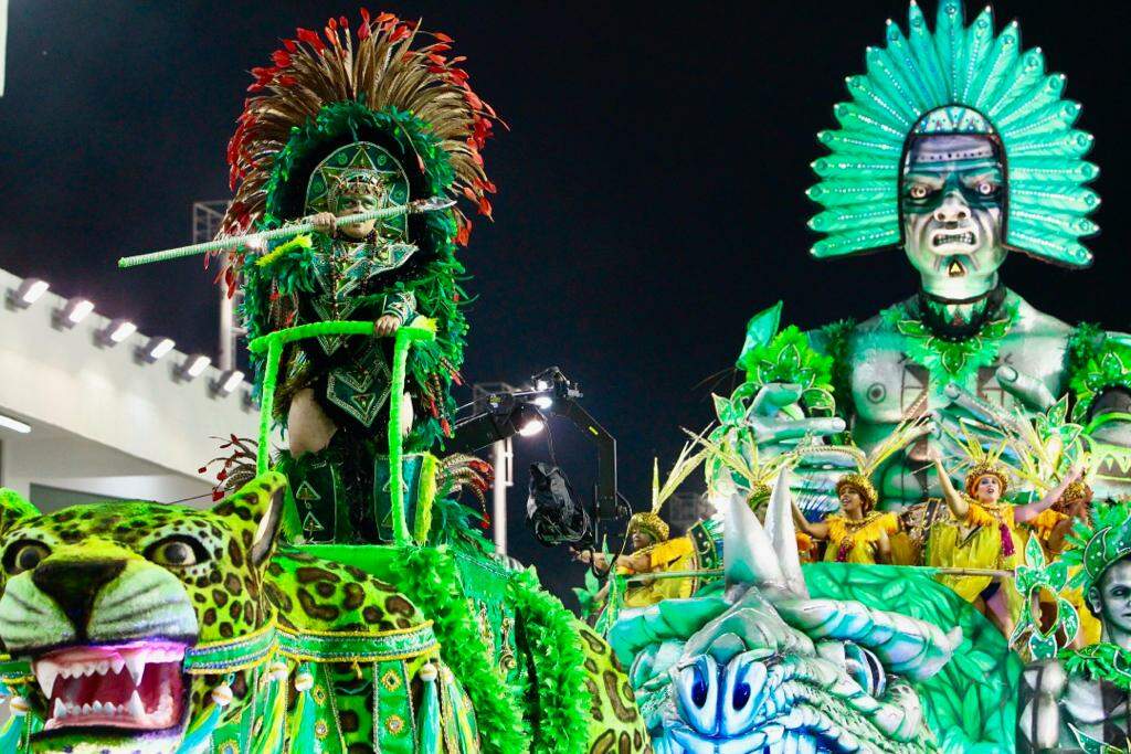 Amazonense homenageou flora e fauna de Guarujá, cidade da escola de samba