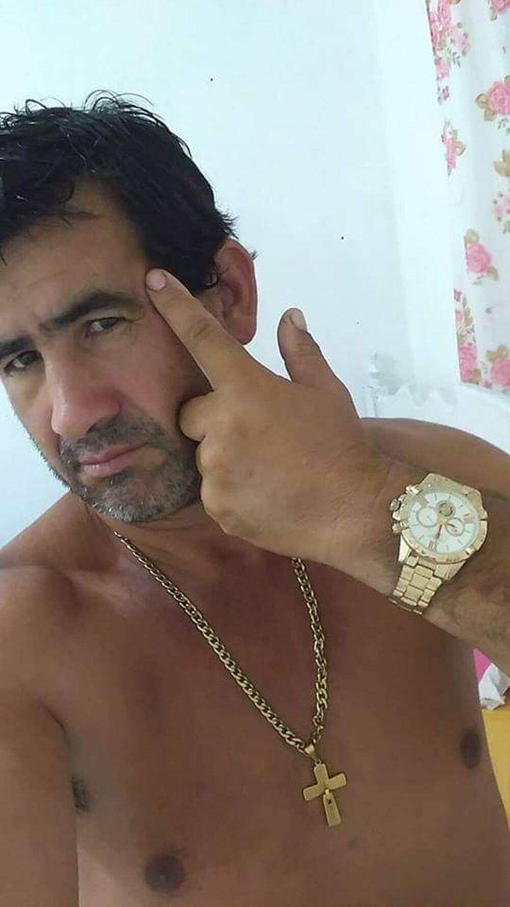 Nelson Oliveira Bueno, de 47 anos, está foragido