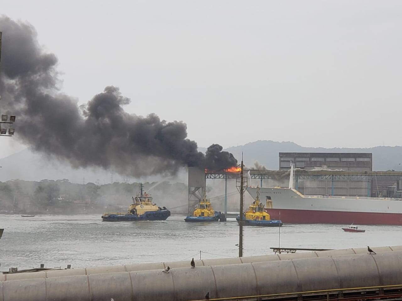 Incêndio atinge terminal da Cutrale no Porto de Santos