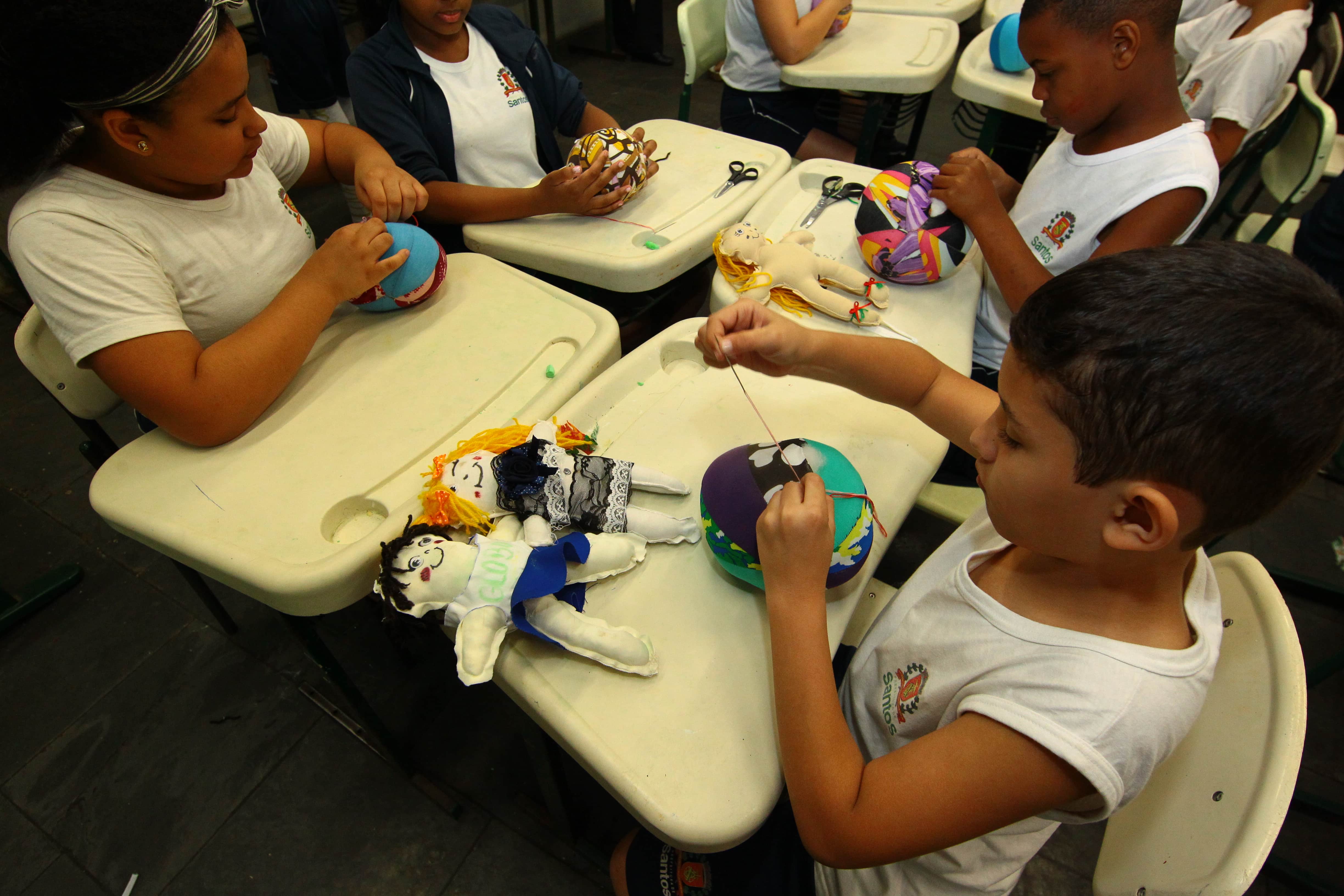 No começo do mês, os estudantes prepararam 500 brinquedos para serem doados