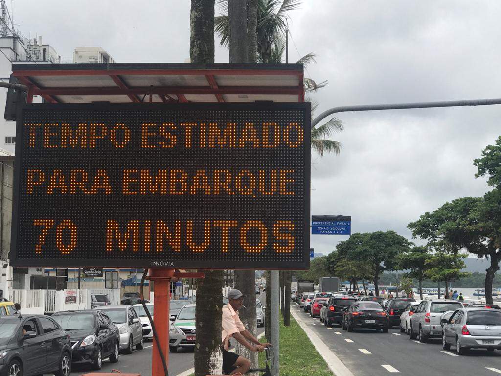 Por volta das 15h, tempo de espera estava em 70 minutos no lado de Santos