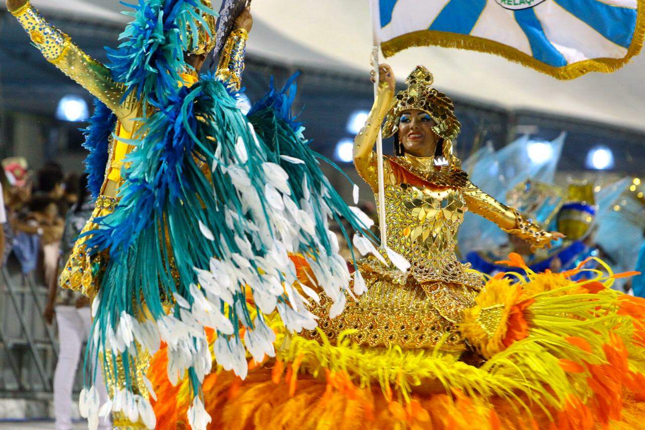 A escola Mãos Entrelaçadas abriu o Carnaval santista