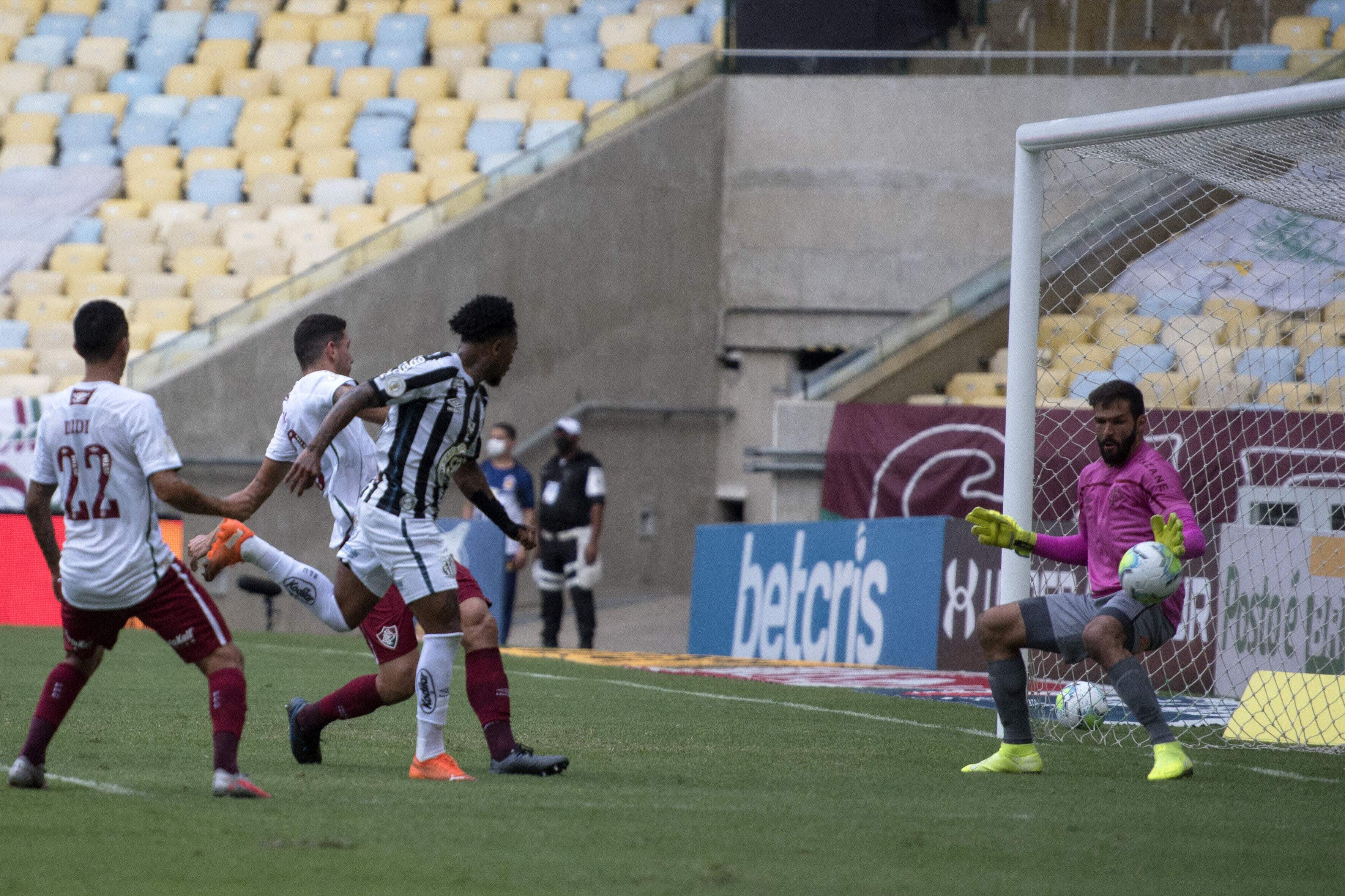 De volta após se recuperar de lesão, Marinho marcou o único gol do Peixe no Maracanã