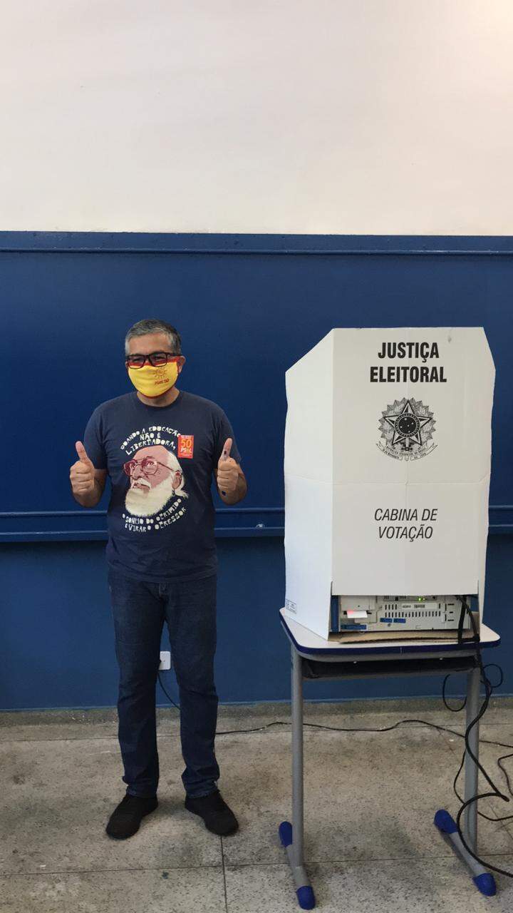 Valter Batista (PSOL) votou em escola no bairro Pitangueiras